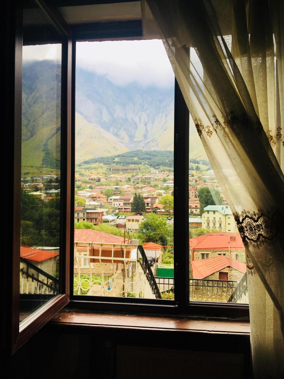 Maia's Guest House Gergeti Kazbegi Exterior foto