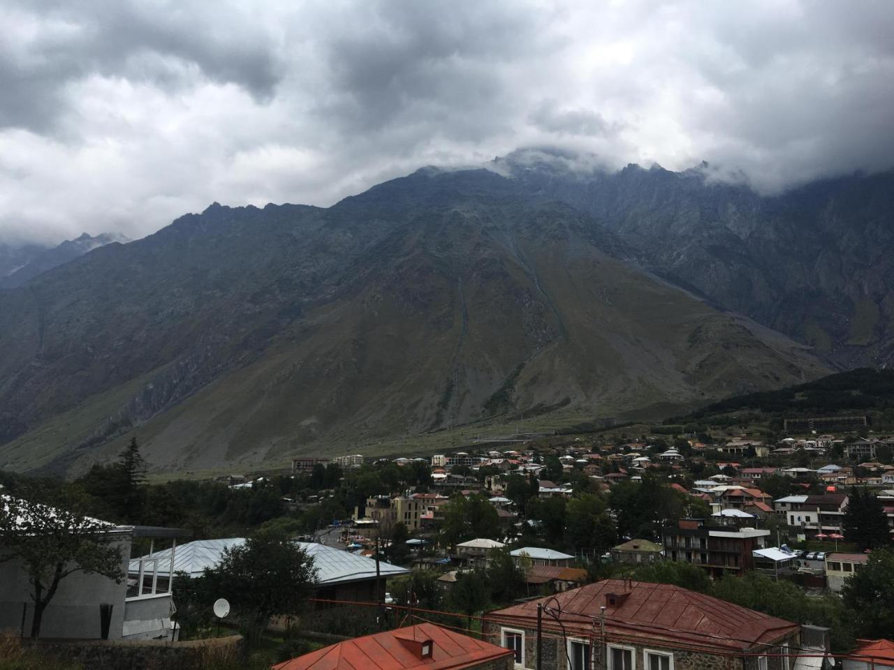 Maia's Guest House Gergeti Kazbegi Exterior foto