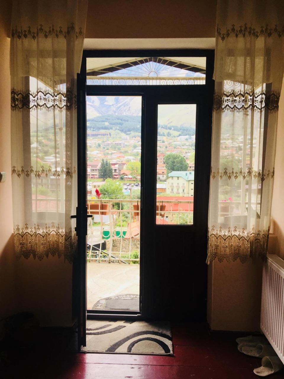Maia's Guest House Gergeti Kazbegi Exterior foto