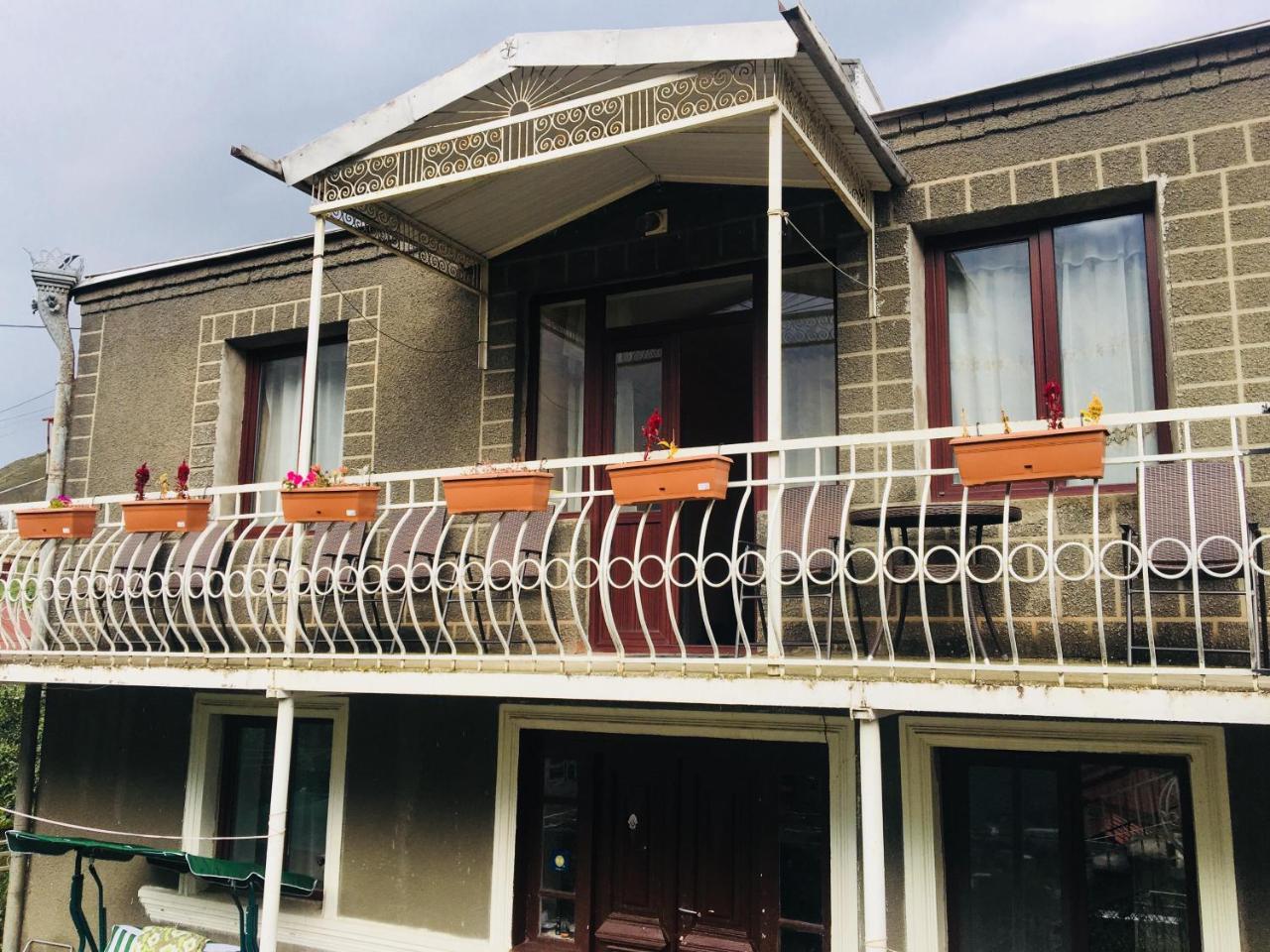 Maia's Guest House Gergeti Kazbegi Exterior foto